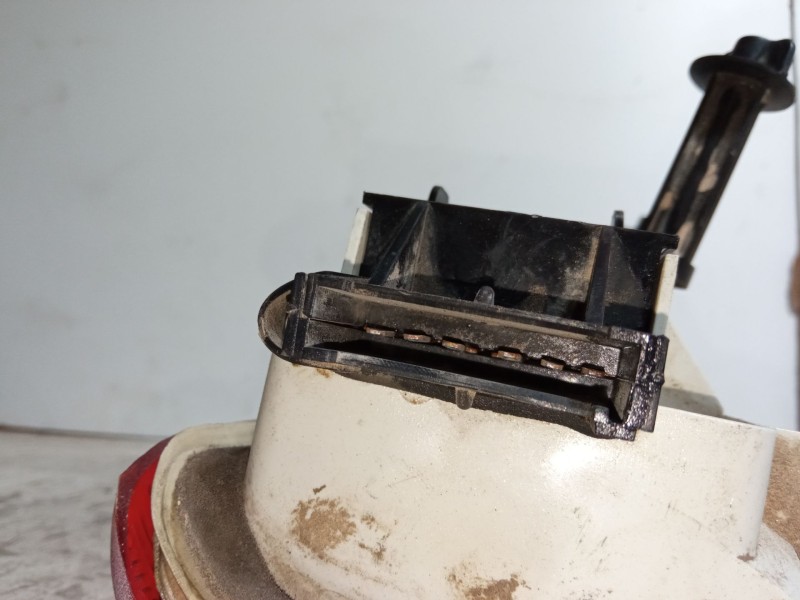 Recambio de piloto trasero derecho para ford fiesta furgoneta/monovolumen (j5_, j3_) 1.8 d referencia OEM IAM    Recambio de piloto trasero derecho para ford fiesta furgoneta/monovolumen (j5_, j3_) 1.8 d referencia OEM IAM