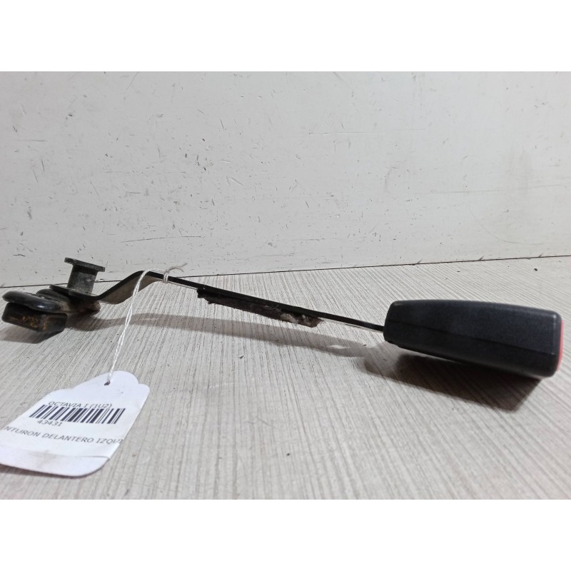 Recambio de anclaje cinturon delantero izquierdo para skoda octavia i (1u2) 1.8 t referencia OEM IAM   