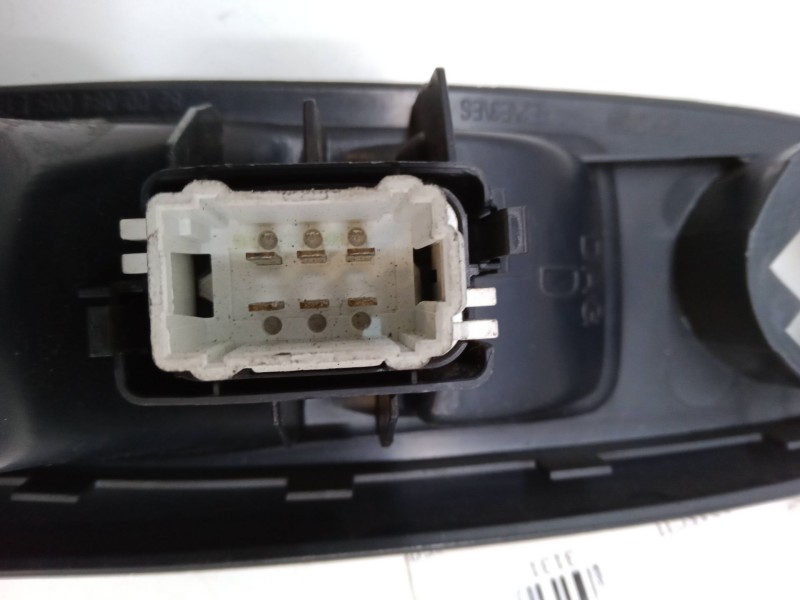 Recambio de mando elevalunas delantero derecho para renault clio ii (bb_, cb_) 1.2 (bb0a, bb0f, bb10, bb1k, bb28, bb2d, bb2h, cb