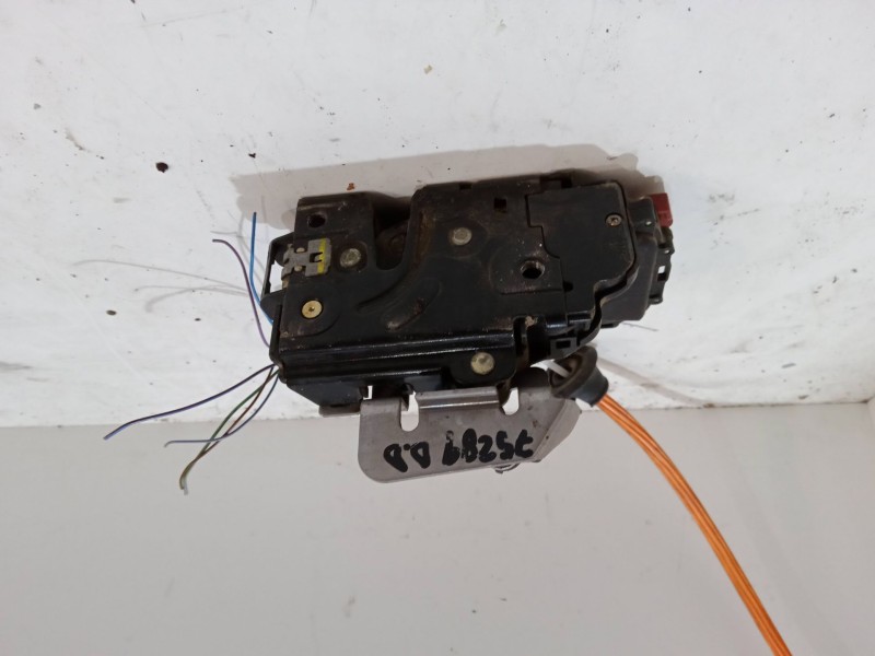 Recambio de cerradura puerta delantera derecha para audi a3 (8p1) 1.9 tdi referencia OEM IAM   