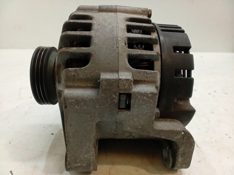 Recambio de alternador para dacia sandero 1.2 16v referencia OEM IAM 8200660044B  2543553C