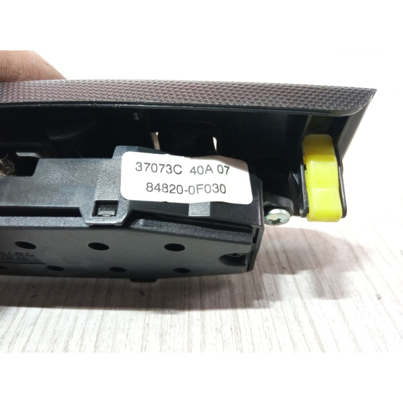 Recambio de mando elevalunas delantero izquierdo para toyota corolla verso (zer_, zze12_, r1_) 1.8 (znr11_) referencia OEM IAM 3