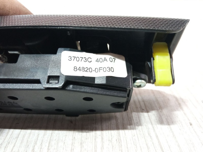 Recambio de mando elevalunas delantero izquierdo para toyota corolla verso (zer_, zze12_, r1_) 1.8 (znr11_) referencia OEM IAM 3