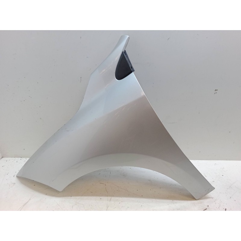 Recambio de aleta delantera izquierda para renault megane iii hatchback (bz0/1_, b3_) 1.6 16v (bz0h) referencia OEM IAM   