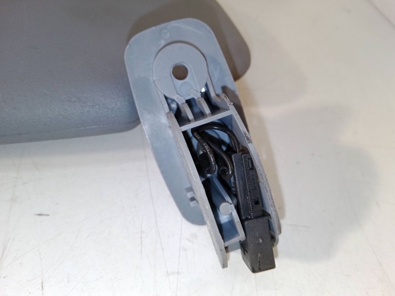 Recambio de parasol derecho para audi a3 (8l1) 1.9 tdi referencia OEM IAM    Recambio de parasol derecho para audi a3 (8l1) 1.9 tdi referencia OEM IAM