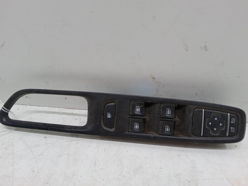 Recambio de mando elevalunas delantero izquierdo para renault clio iv (bh_) 1.5 dci 90 referencia OEM IAM   