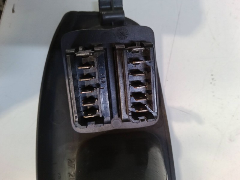 Recambio de mando elevalunas delantero izquierdo para renault megane i (ba0/1_) 1.9 dti (ba08, ba0n) referencia OEM IAM   