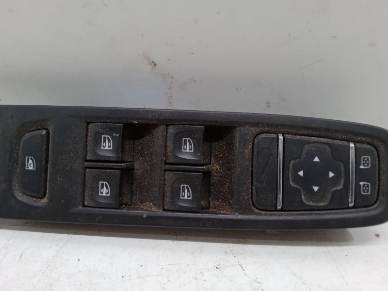 Recambio de mando elevalunas delantero izquierdo para renault clio iv (bh_) 1.5 dci 90 referencia OEM IAM   