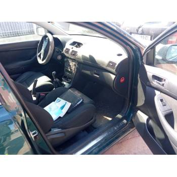 TOYOTA AVENSIS SEDÁN (_T25_)