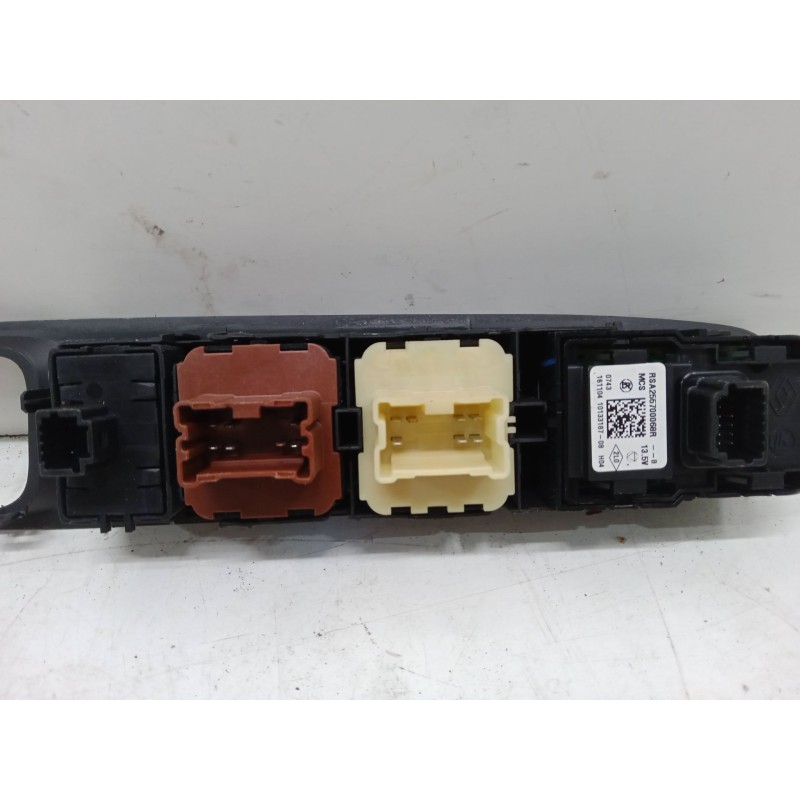 Recambio de mando elevalunas delantero izquierdo para renault clio iv (bh_) 1.5 dci 90 referencia OEM IAM   