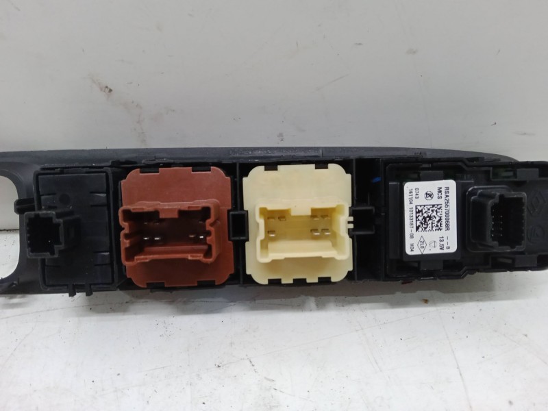 Recambio de mando elevalunas delantero izquierdo para renault clio iv (bh_) 1.5 dci 90 referencia OEM IAM   