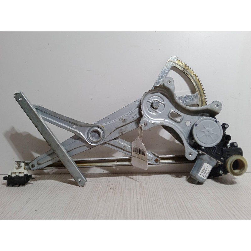 Recambio de elevalunas electrico trasero derecho para toyota corolla verso (zer_, zze12_, r1_) 1.8 (znr11_) referencia OEM IAM  
