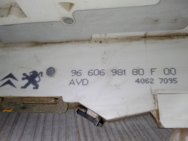 Recambio de cerradura puerta delantera derecha para peugeot 407 (6d_) 2.0 hdi 135 (6drhrh, 6drhre, 6drhrg, 6drhrj) referencia OE