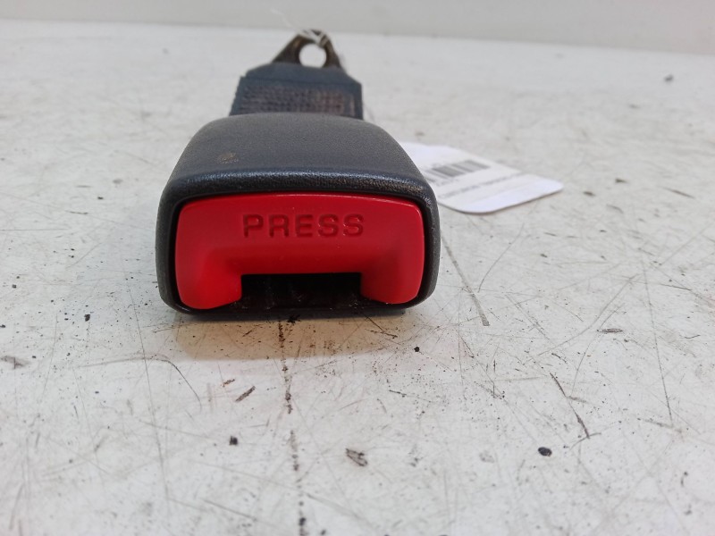 Recambio de anclaje cinturon trasero central para toyota yaris (_p9_) 1.33 vvt-i (nsp90_) referencia OEM IAM   