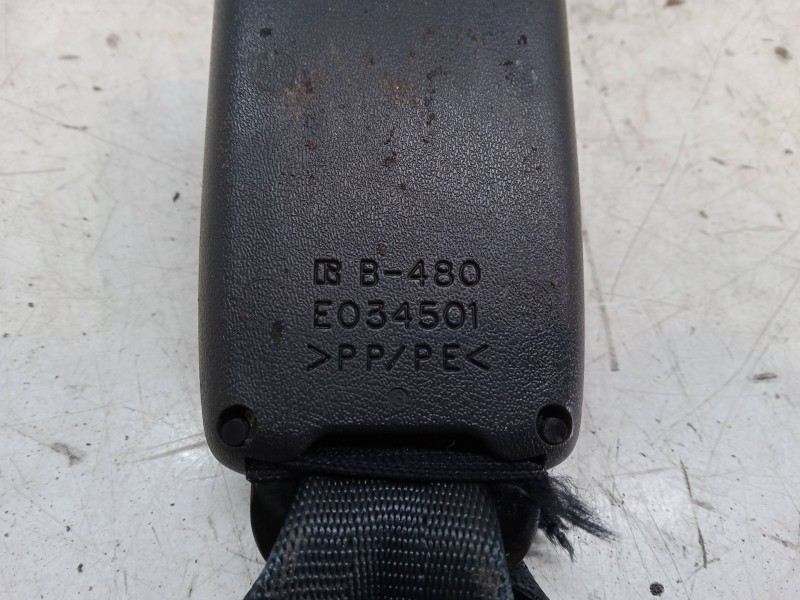 Recambio de anclaje cinturon trasero central para toyota yaris (_p9_) 1.33 vvt-i (nsp90_) referencia OEM IAM   