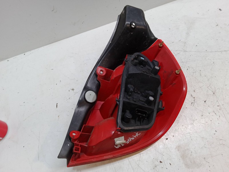 Recambio de piloto trasero izquierdo para renault clio iii (br0/1, cr0/1) 1.5 dci (br17, cr17) referencia OEM IAM   