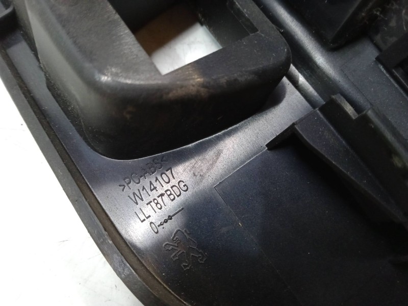 Recambio de aireador central para peugeot 5008 (0u_, 0e_) 1.6 hdi referencia OEM IAM   