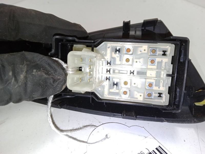 Recambio de mando elevalunas delantero izquierdo para citroën c1 ii (pa_, ps_) 1.2 vti 82 referencia OEM IAM   