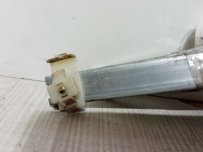 Recambio de elevalunas electrico delantero izquierdo para chevrolet aveo / kalos hatchback (t200) 1.2 referencia OEM IAM 9654173