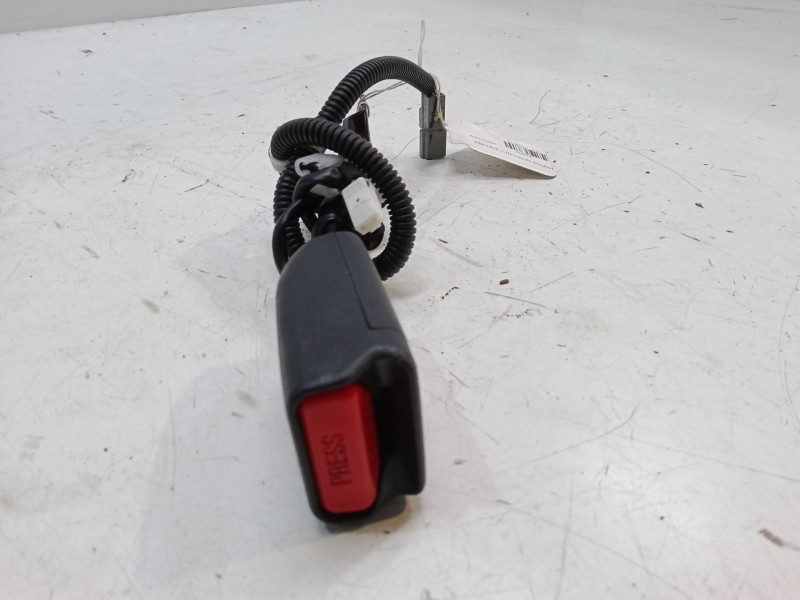 Recambio de anclaje cinturon delantero derecho para toyota auris (_e15_) 1.4 d-4d (nde150_) referencia OEM IAM   