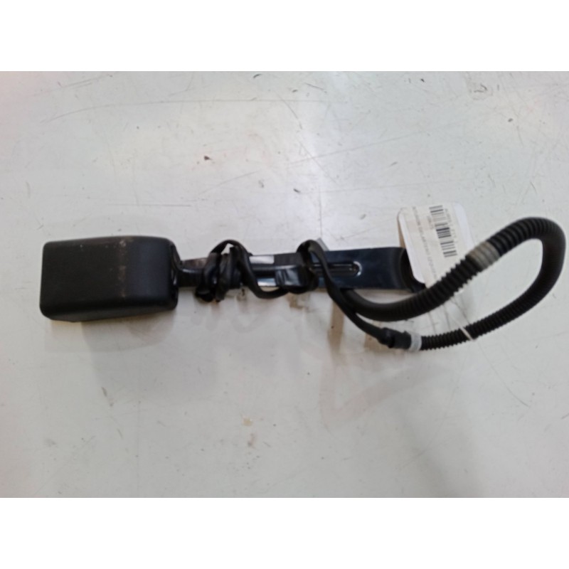 Recambio de anclaje cinturon delantero izquierdo para toyota auris (_e15_) 1.4 d-4d (nde150_) referencia OEM IAM   