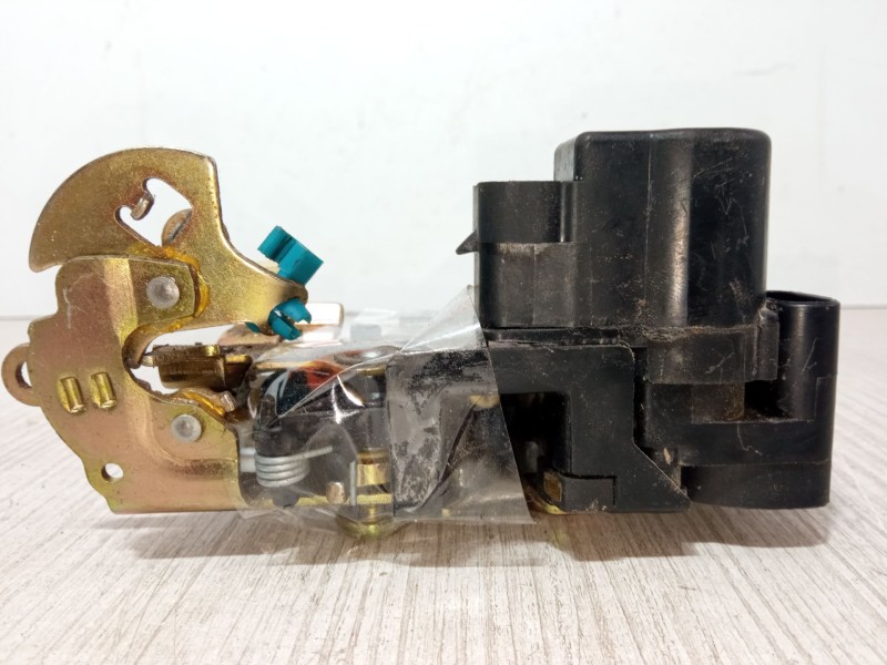 Recambio de cerradura puerta delantera derecha para chevrolet aveo / kalos hatchback (t200) 1.2 referencia OEM IAM   