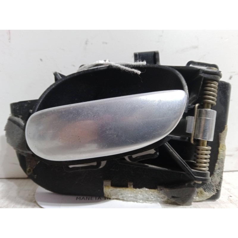 Recambio de maneta interior puerta delantera derecha para peugeot 206 cc (2d) 1.6 16v (2dnfuf, 2dnfur) referencia OEM IAM 962369 Recambio de maneta interior puerta delantera derecha para peugeot 206 cc (2d) 1.6 16v (2dnfuf, 2dnfur) referencia OEM IAM 962369