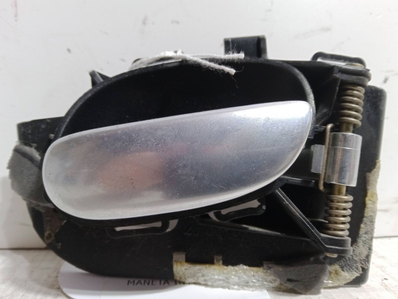 Recambio de maneta interior puerta delantera derecha para peugeot 206 cc (2d) 1.6 16v (2dnfuf, 2dnfur) referencia OEM IAM 962369 Recambio de maneta interior puerta delantera derecha para peugeot 206 cc (2d) 1.6 16v (2dnfuf, 2dnfur) referencia OEM IAM 962369