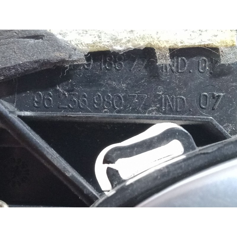 Recambio de maneta interior puerta delantera derecha para peugeot 206 cc (2d) 1.6 16v (2dnfuf, 2dnfur) referencia OEM IAM 962369 Recambio de maneta interior puerta delantera derecha para peugeot 206 cc (2d) 1.6 16v (2dnfuf, 2dnfur) referencia OEM IAM 962369