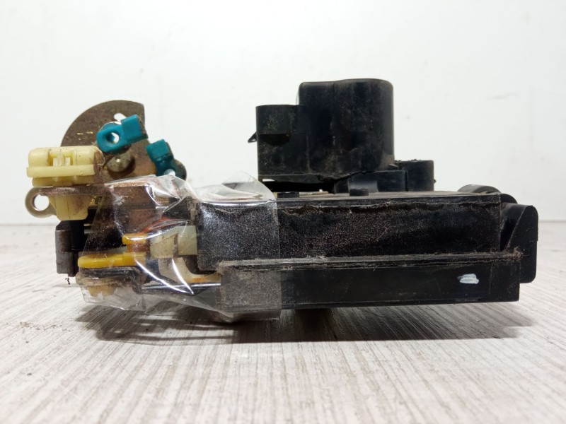 Recambio de cerradura puerta delantera izquierda para chevrolet aveo / kalos hatchback (t200) 1.2 referencia OEM IAM   