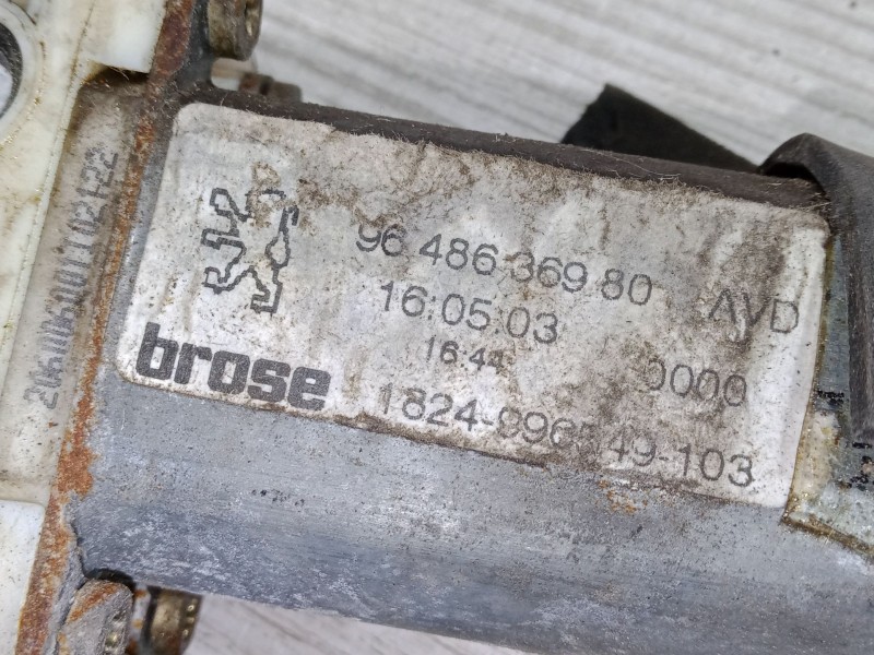 Recambio de elevalunas electrico delantero derecho para peugeot 206 cc (2d) 1.6 16v (2dnfuf, 2dnfur) referencia OEM IAM 96486369