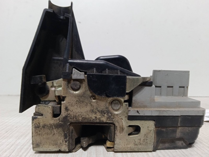 Recambio de cerradura puerta delantera derecha para peugeot 307 sw (3h) 1.6 hdi 110 referencia OEM IAM   