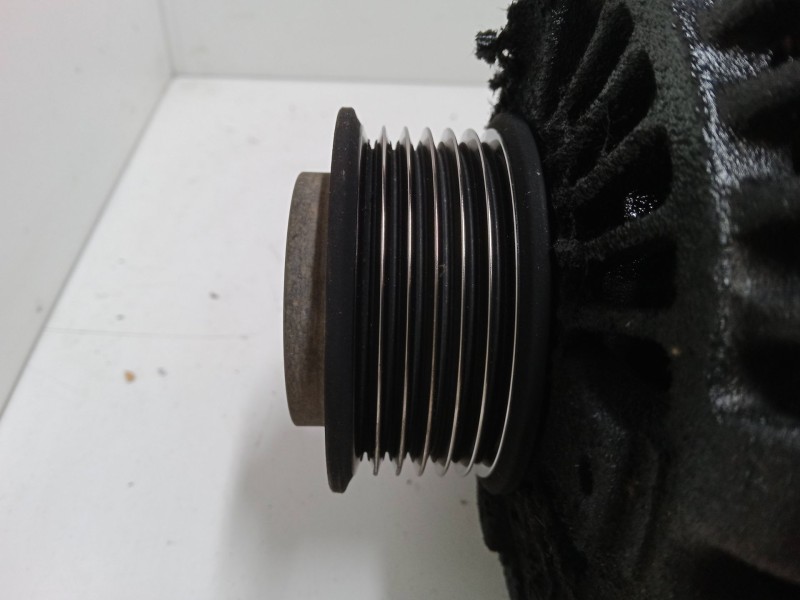 Recambio de alternador para kia magentis ii (mg) 2.0 referencia OEM IAM 3730025301  