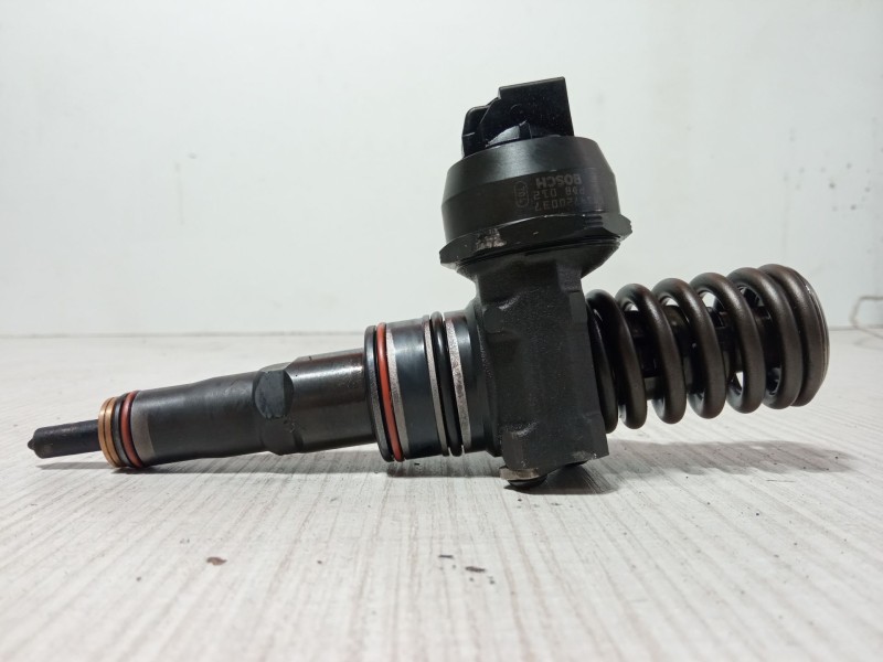 Recambio de inyector para seat ibiza iii (6l1) 1.9 tdi referencia OEM IAM 038130073AJ BTD 31517 DE 