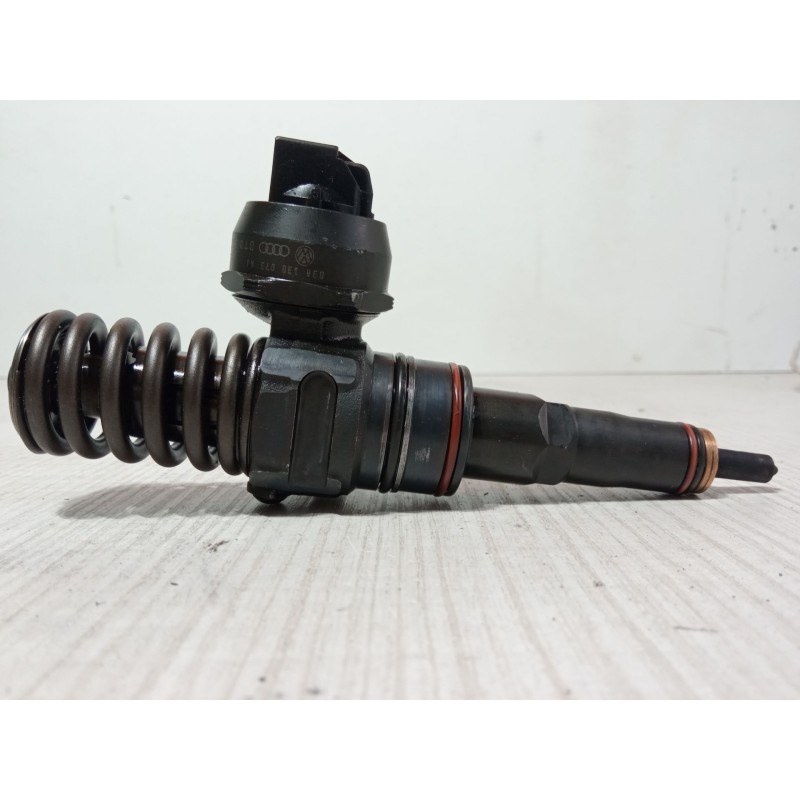 Recambio de inyector para seat ibiza iii (6l1) 1.9 tdi referencia OEM IAM 038130073AJ BTD 31517 DE 