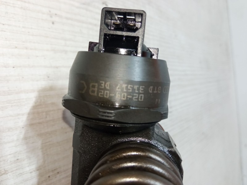 Recambio de inyector para seat ibiza iii (6l1) 1.9 tdi referencia OEM IAM 038130073AJ BTD 31517 DE 