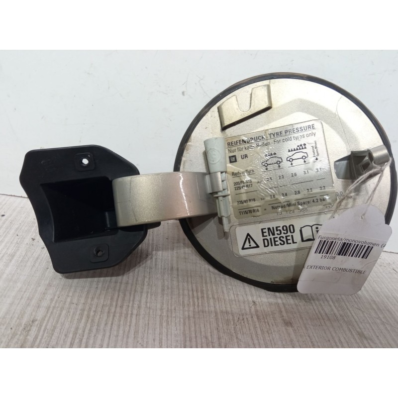 Recambio de tapa exterior combustible para opel zafira b furgoneta/monovolumen (a05) 1.9 cdti van (m75) referencia OEM IAM 13188