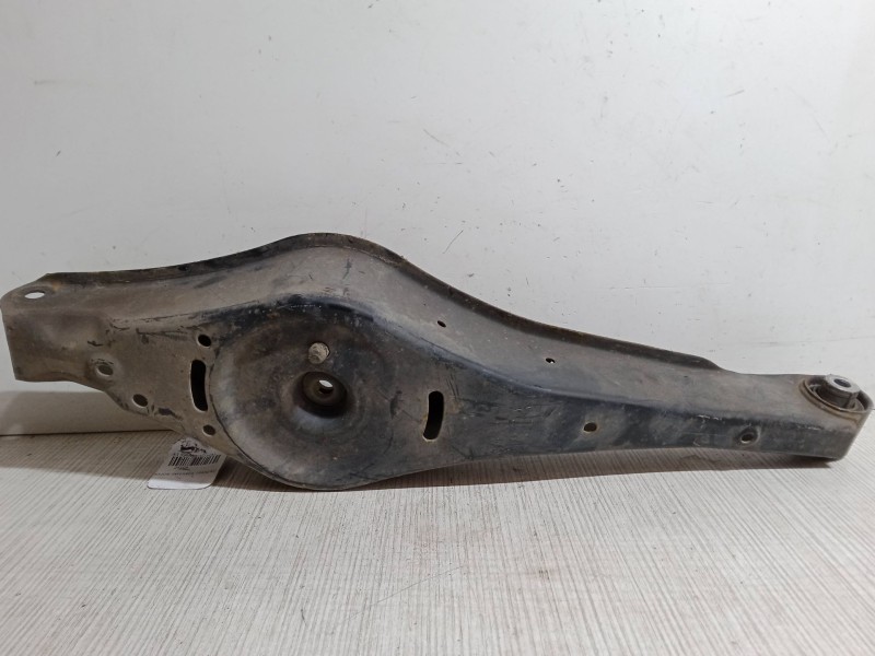 Recambio de brazo suspension inferior trasero izquierdo para audi a3 sportback (8pa) 1.6 fsi referencia OEM IAM   