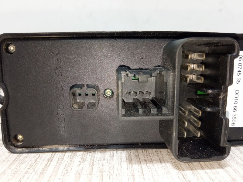 Recambio de mando elevalunas delantero izquierdo para mazda 2 (dy) 1.4 cd referencia OEM IAM 3M71-A24185-C  