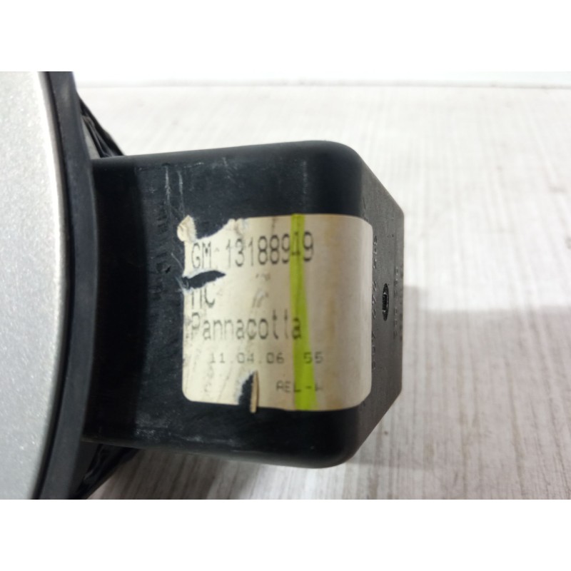 Recambio de tapa exterior combustible para opel zafira b furgoneta/monovolumen (a05) 1.9 cdti van (m75) referencia OEM IAM 13188