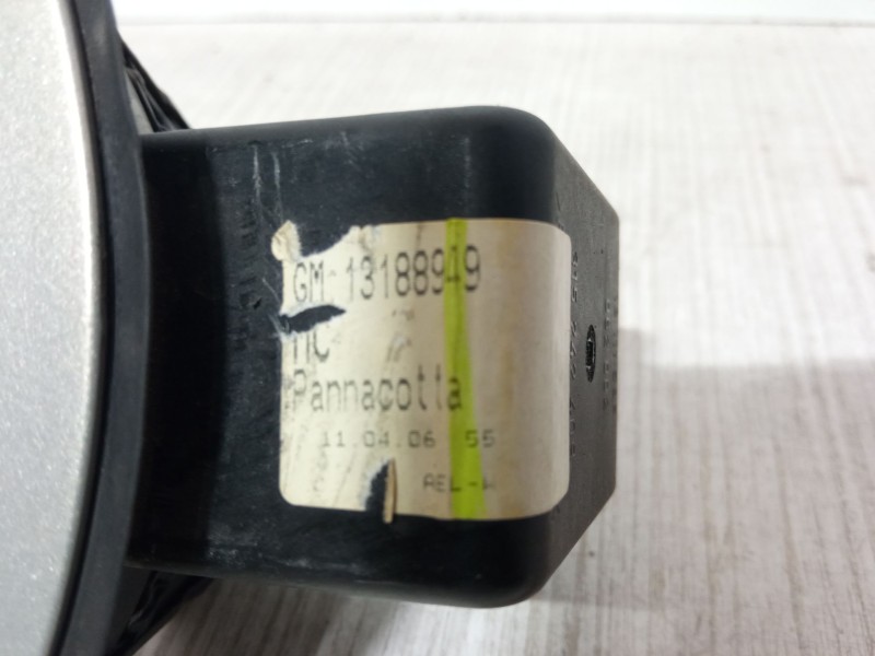 Recambio de tapa exterior combustible para opel zafira b furgoneta/monovolumen (a05) 1.9 cdti van (m75) referencia OEM IAM 13188