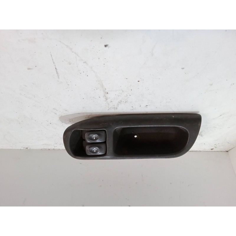 Recambio de mando elevalunas delantero izquierdo para renault scénic iii (jz0/1_) 1.6 16v (jz0u, jz1b) referencia OEM IAM   