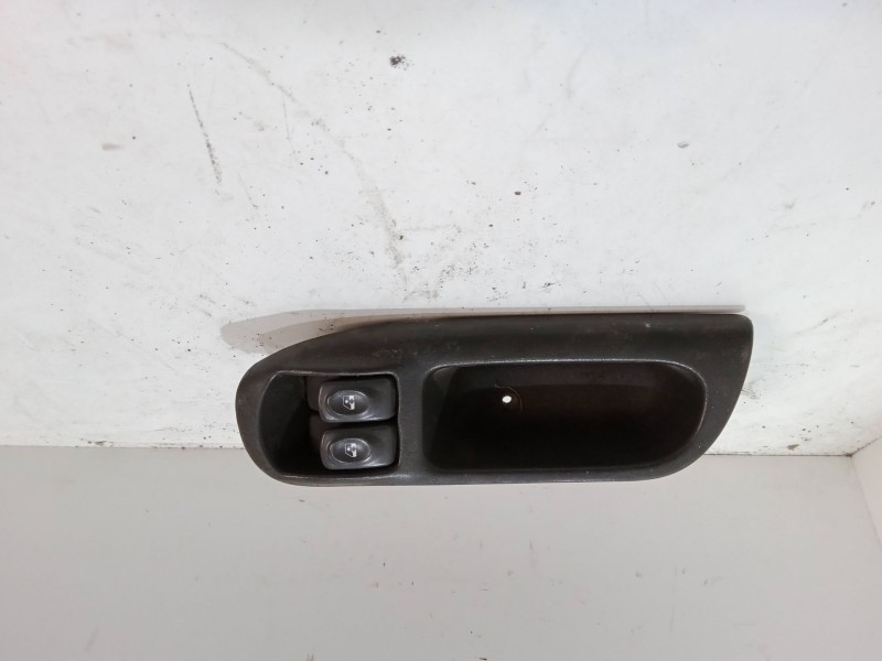 Recambio de mando elevalunas delantero izquierdo para renault scénic iii (jz0/1_) 1.6 16v (jz0u, jz1b) referencia OEM IAM   