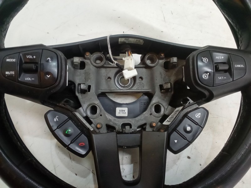 Recambio de volante multifincion para kia carens iv 1.7 crdi referencia OEM IAM   