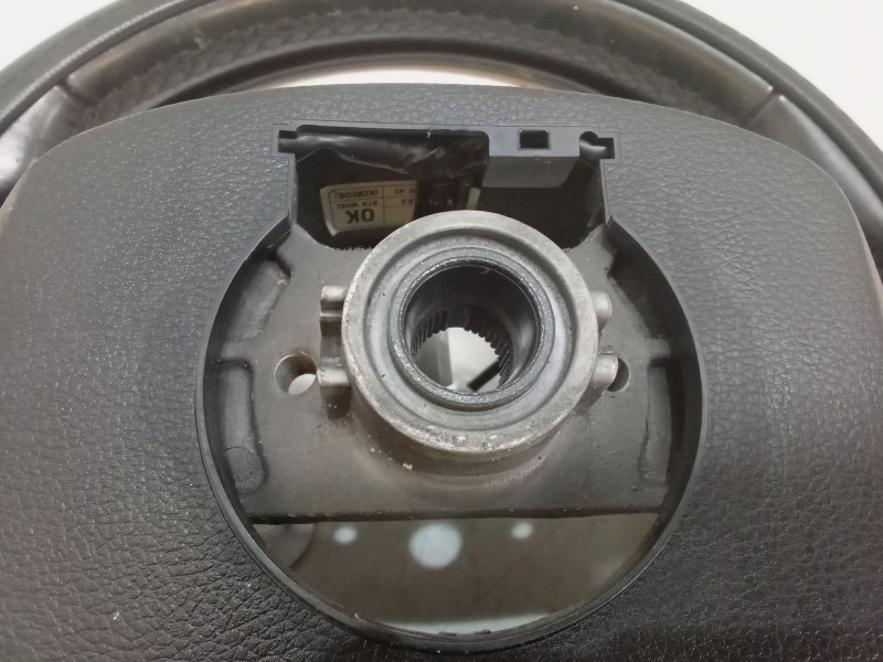 Recambio de volante multifincion para kia carens iv 1.7 crdi referencia OEM IAM   