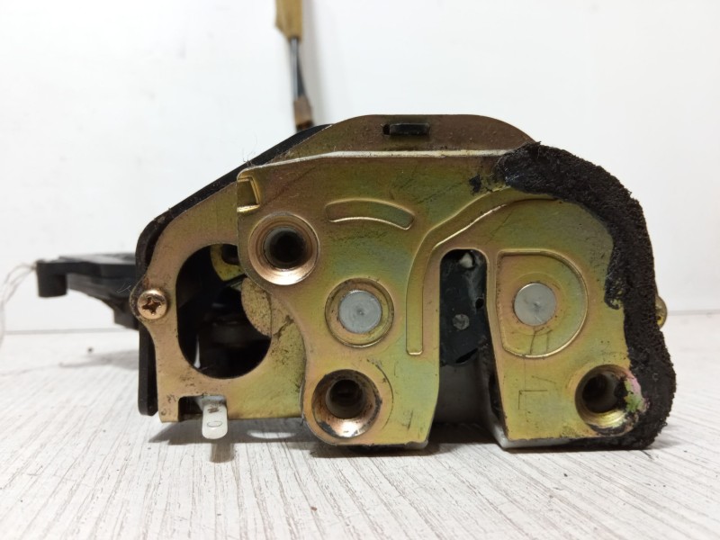 Recambio de cerradura puerta trasera izquierda para mazda 2 (dy) 1.4 cd referencia OEM IAM   