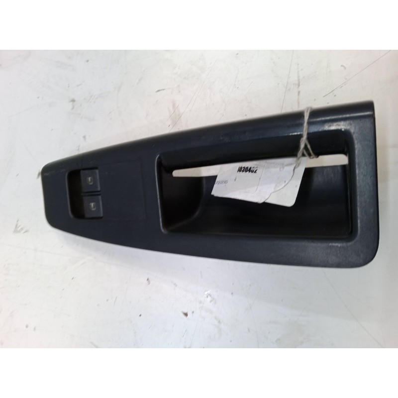 Recambio de mando elevalunas delantero izquierdo para volkswagen polo iv sedán (9a4, 9a2, 9n2, 9a6) 1.4 referencia OEM IAM   