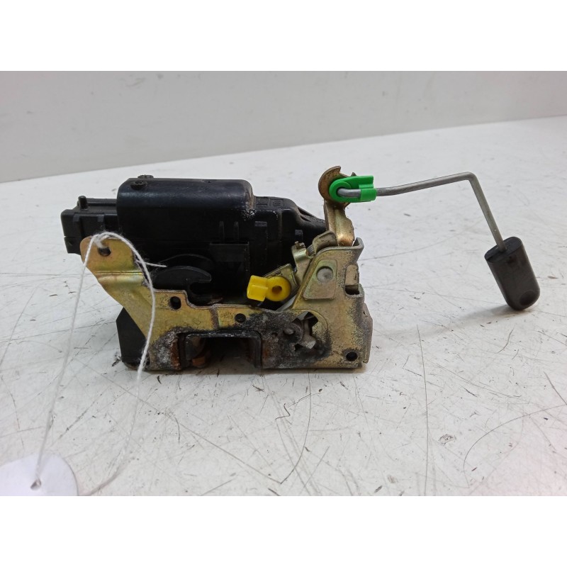 Recambio de cerradura puerta delantera derecha para renault master ii furgoneta (fd) 2.5 dci 120 referencia OEM IAM   