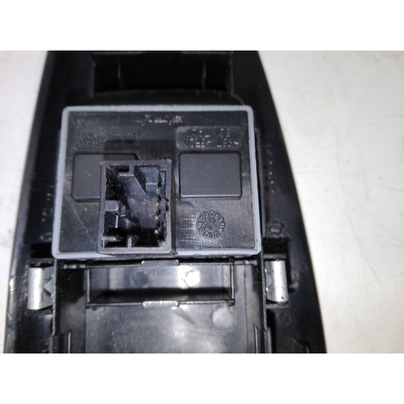 Recambio de mando elevalunas delantero izquierdo para volkswagen polo iv sedán (9a4, 9a2, 9n2, 9a6) 1.4 referencia OEM IAM   