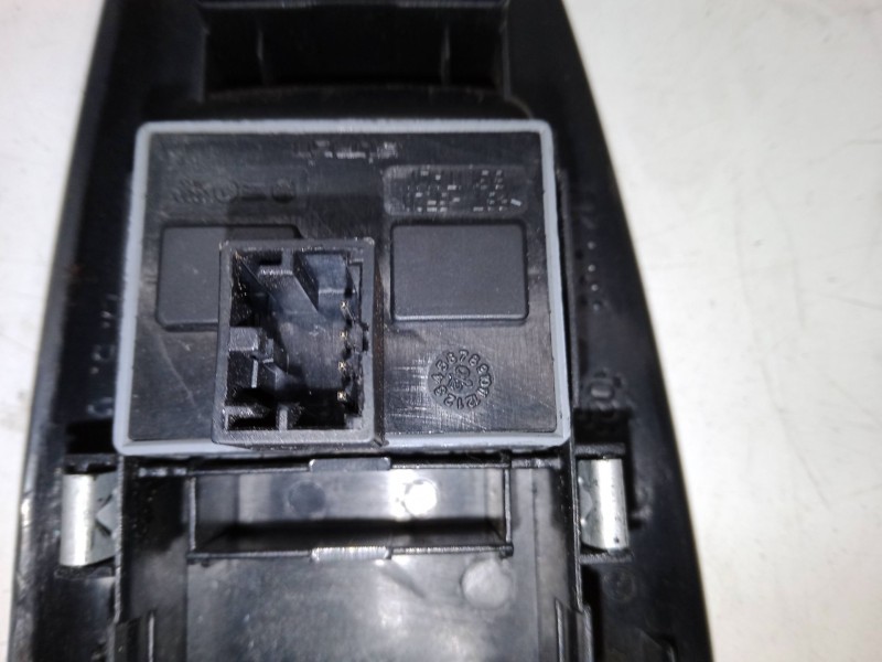 Recambio de mando elevalunas delantero izquierdo para volkswagen polo iv sedán (9a4, 9a2, 9n2, 9a6) 1.4 referencia OEM IAM   